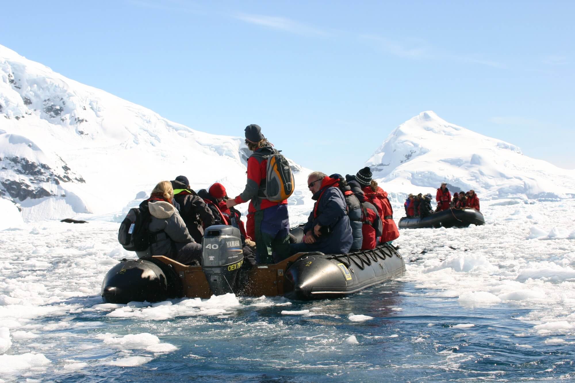 Oceanwide expeditions. Антарктида туризм. Антарктида Экспедиция. Туристы в Антарктиде. Путешественники Антарктиды.